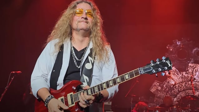 El guitarrista de TESLA FRANK HANNON sobre la posible jubilación: “No veo una fecha límite para esto”